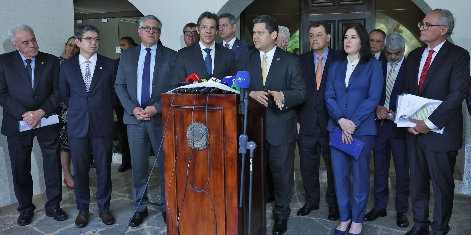 Ministros apresentam agenda econômica para presidente do Senado